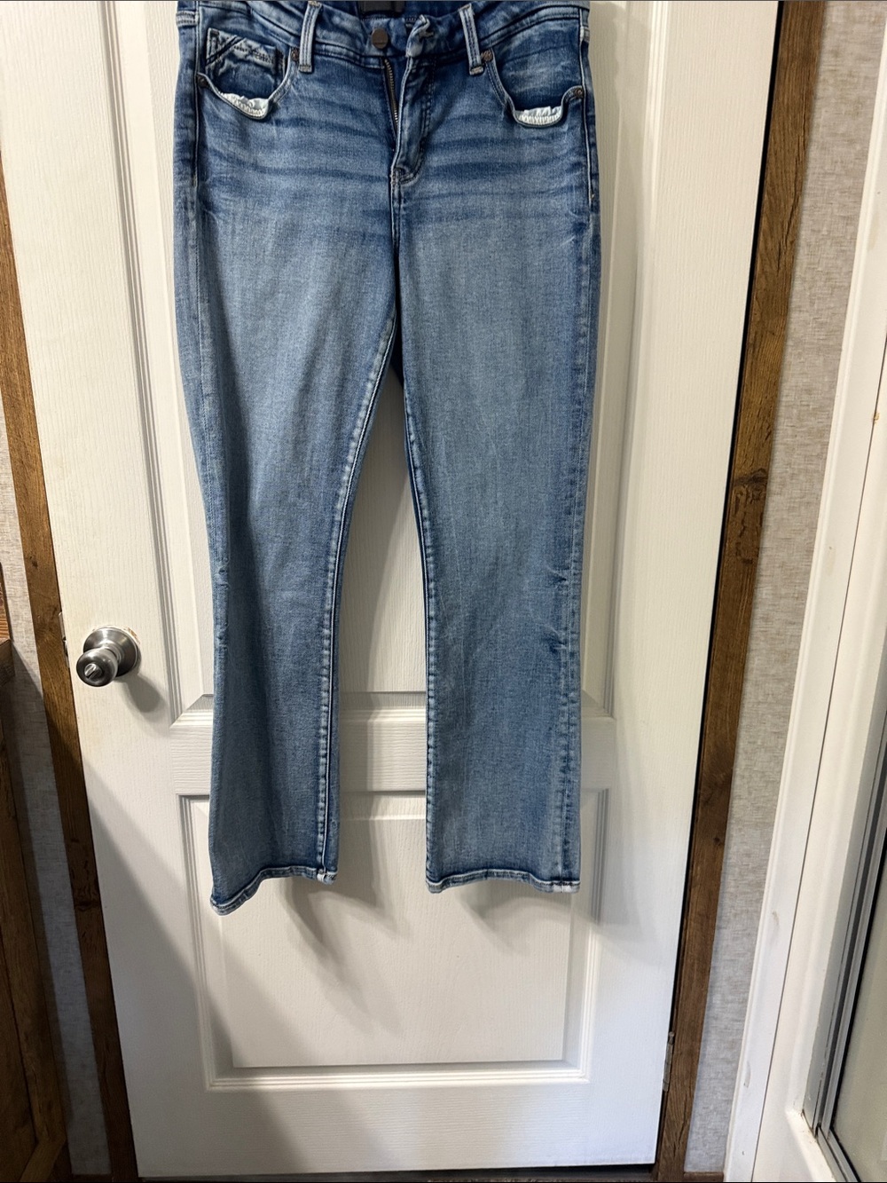 Buckle Black Light Wash Women's Bootcut Jeans - Blue